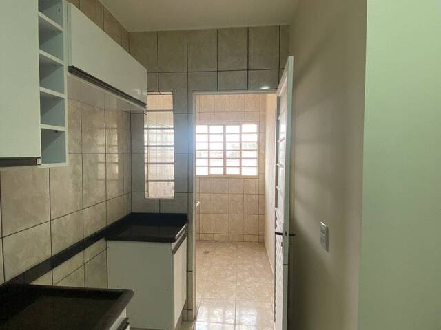 #1325 - Apartamento para Venda em Arapongas - PR - 2